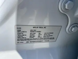 Tesla Model Y 2023 AWD Performance 4dr Crossover