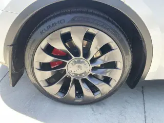 Tesla Model Y 2023 AWD Performance 4dr Crossover