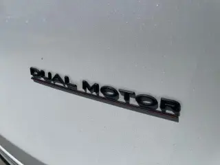 Tesla Model Y 2023 AWD Performance 4dr Crossover
