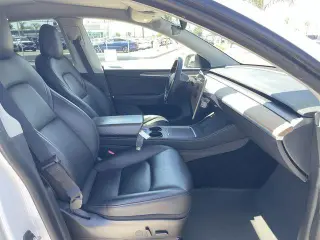 Tesla Model Y 2023 AWD Performance 4dr Crossover