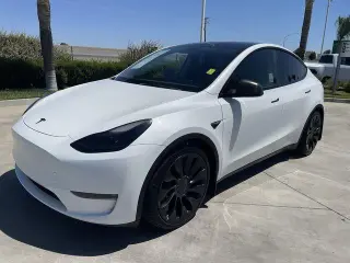 Tesla Model Y 2023 AWD Performance 4dr Crossover