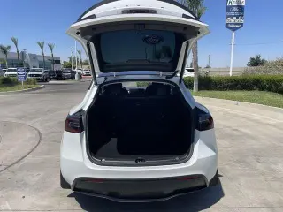 Tesla Model Y 2023 AWD Performance 4dr Crossover