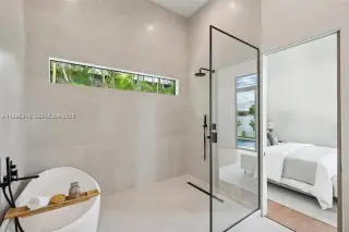 Propiedad en alquiler con 4 habitaciones y 2 baños en Miami