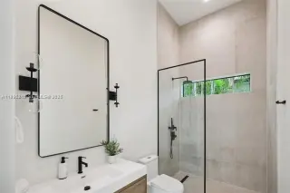 Propiedad en alquiler con 4 habitaciones y 2 baños en Miami