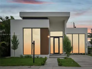 Propiedad en alquiler con 4 habitaciones y 2 baños en Miami