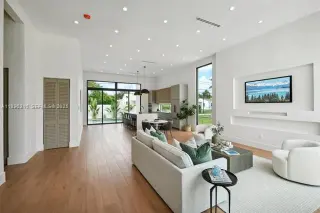 Propiedad en alquiler con 4 habitaciones y 2 baños en Miami