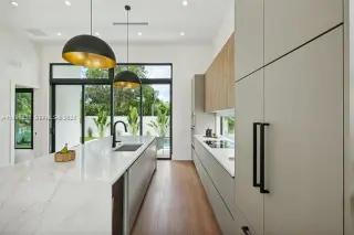 Propiedad en alquiler con 4 habitaciones y 2 baños en Miami