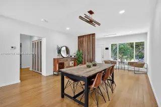 Propiedad en alquiler con 4 habitaciones y 3 baños en North Miami