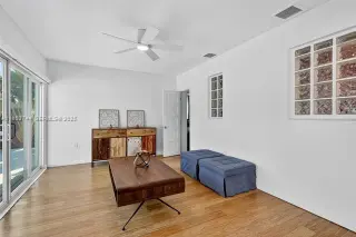 Propiedad en alquiler con 4 habitaciones y 3 baños en North Miami