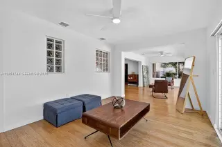 Propiedad en alquiler con 4 habitaciones y 3 baños en North Miami