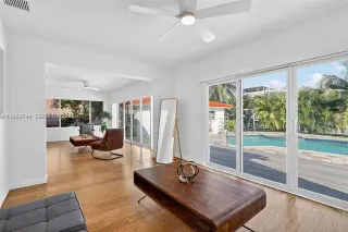 Propiedad en alquiler con 4 habitaciones y 3 baños en North Miami
