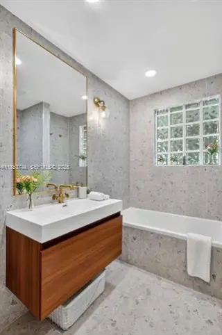 Propiedad en alquiler con 4 habitaciones y 3 baños en North Miami