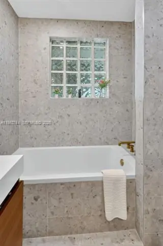 Propiedad en alquiler con 4 habitaciones y 3 baños en North Miami