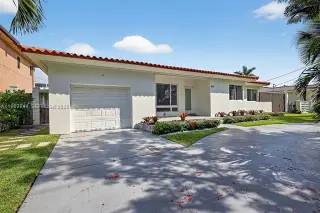 Propiedad en alquiler con 4 habitaciones y 3 baños en North Miami