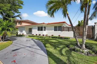 Propiedad en alquiler con 4 habitaciones y 3 baños en North Miami