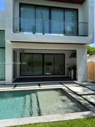 Propiedad en alquiler con 5 habitaciones y 5 baños en Miami