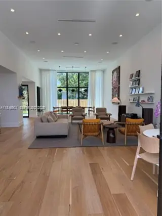 Propiedad en alquiler con 5 habitaciones y 5 baños en Miami