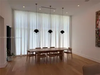 Propiedad en alquiler con 5 habitaciones y 5 baños en Miami