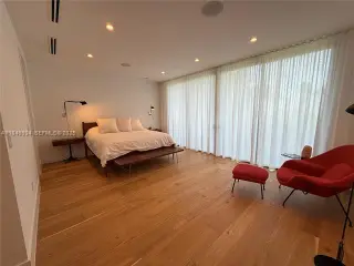 Propiedad en alquiler con 5 habitaciones y 5 baños en Miami