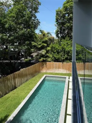 Propiedad en alquiler con 5 habitaciones y 5 baños en Miami