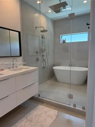 Propiedad en alquiler con 5 habitaciones y 5 baños en Miami