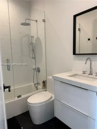 Propiedad en alquiler con 5 habitaciones y 5 baños en Miami
