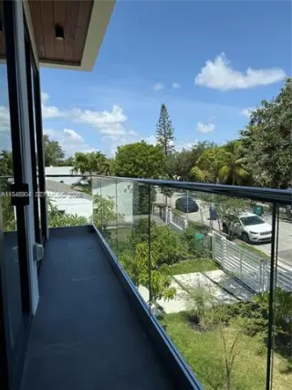 Propiedad en alquiler con 5 habitaciones y 5 baños en Miami