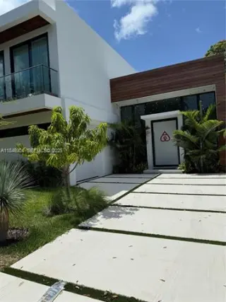 Propiedad en alquiler con 5 habitaciones y 5 baños en Miami