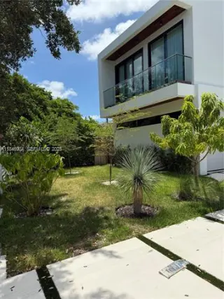 Propiedad en alquiler con 5 habitaciones y 5 baños en Miami