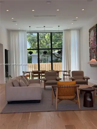 Propiedad en alquiler con 5 habitaciones y 5 baños en Miami