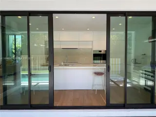 Propiedad en alquiler con 5 habitaciones y 5 baños en Miami