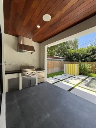Propiedad en alquiler con 5 habitaciones y 5 baños en Miami