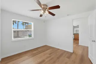 Propiedad en alquiler con 3 habitaciones y 1.5 baños en Treasure Island