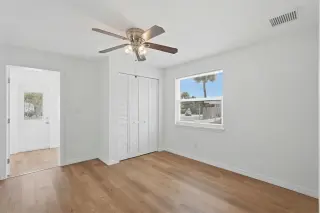 Propiedad en alquiler con 3 habitaciones y 1.5 baños en Treasure Island