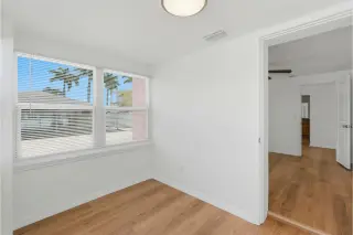 Propiedad en alquiler con 3 habitaciones y 1.5 baños en Treasure Island