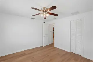 Propiedad en alquiler con 3 habitaciones y 1.5 baños en Treasure Island
