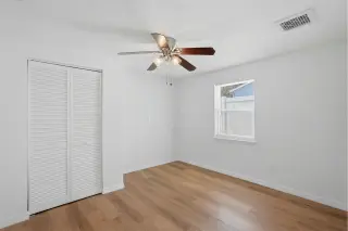 Propiedad en alquiler con 3 habitaciones y 1.5 baños en Treasure Island