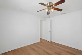 Propiedad en alquiler con 3 habitaciones y 1.5 baños en Treasure Island
