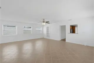 Propiedad en alquiler con 3 habitaciones y 1.5 baños en Treasure Island