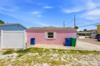 Propiedad en alquiler con 3 habitaciones y 1.5 baños en Treasure Island