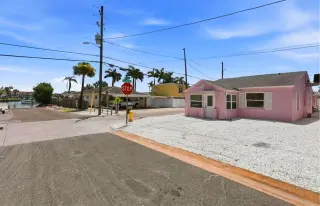 Propiedad en alquiler con 3 habitaciones y 1.5 baños en Treasure Island