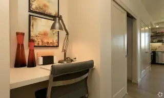 MODERN  1 BEDROOM APARTMENT