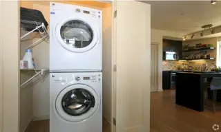 MODERN  1 BEDROOM APARTMENT