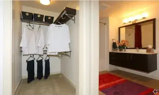 MODERN  1 BEDROOM APARTMENT