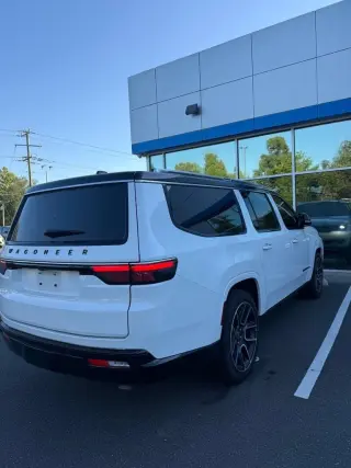 2025 Jeep Wagoneer L
