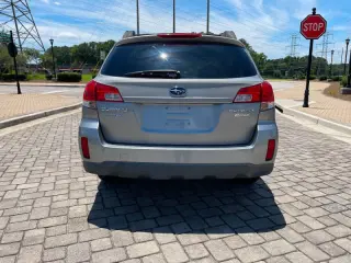 2010 Subaru Outback 2.5i Limited