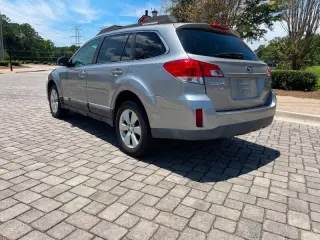2010 Subaru Outback 2.5i Limited