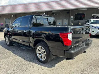 2022 Nissan Titan