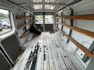 2007 Ford Econoline Cargo Van