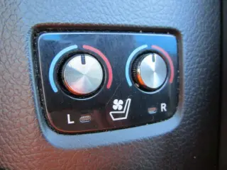 2013 TOYOTA AVALON